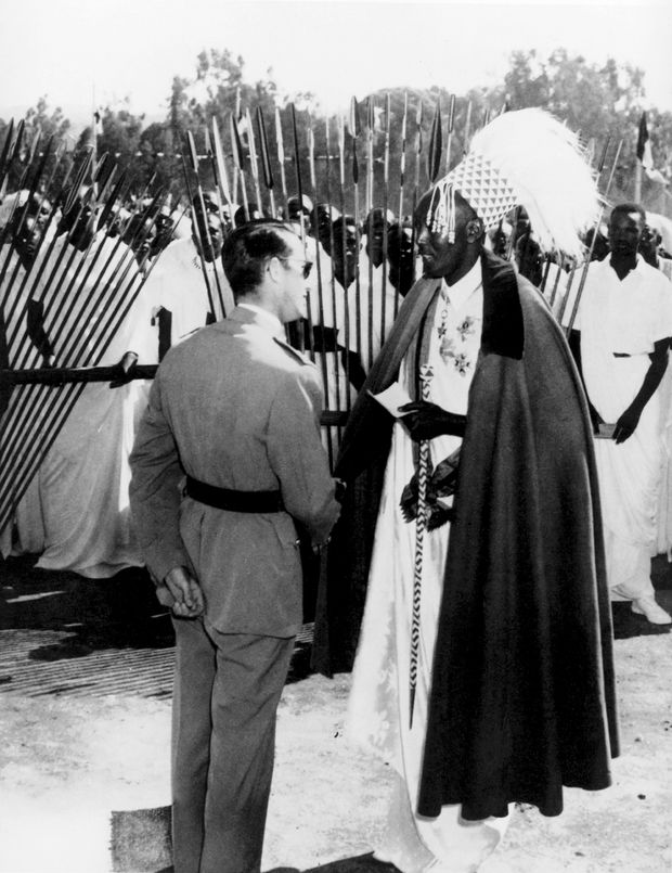 A tuszi III. Mutara király III. Lipót belga királlyal az 1930-as évek közepén