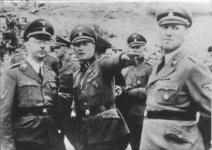 Himmler (bal szélen) és Kaltenbrunner (jobb szélen)