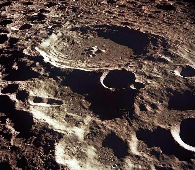 A Daedalus kráter a Hold túlsó felén az Apollo-11 felvételén (FORRÁS: NASA)