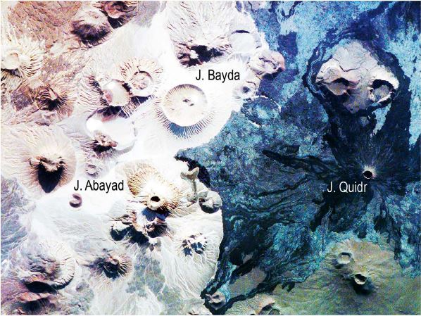 Műholdfelvétel (2008) a Khaybar-vulkánmezőről (FORRÁS: NASA)