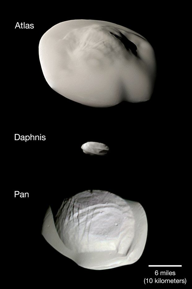  A Szaturnusz-gyűrűben mozgó Atlas, Daphnis és Pan hold